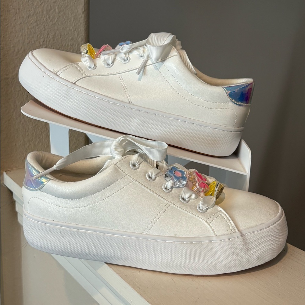 NEW- Kids' Wren Platform Charm Sneakers - Cat & Jack Size 5Y